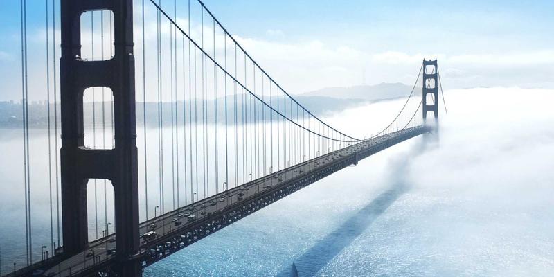 告别沉重双腿：办公室久坐族的芳香指压疗法，预防静脉曲张与浮肿