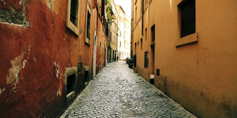 告别鼻塞困扰：芳香指压调理过敏性鼻炎，迎香穴按摩与抗过敏精油应用全解析