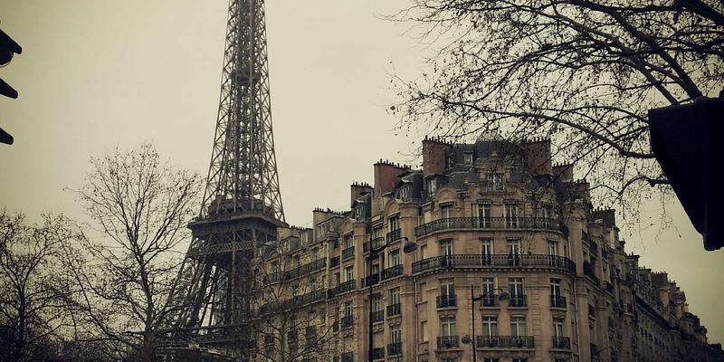 芳香指压30：融合精油与指压疗法的身心放松指南