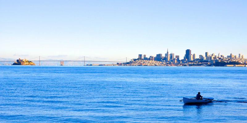 餐后舒缓指南：简易芳香指压手法与助消化精油选择，轻松改善消化系统功能